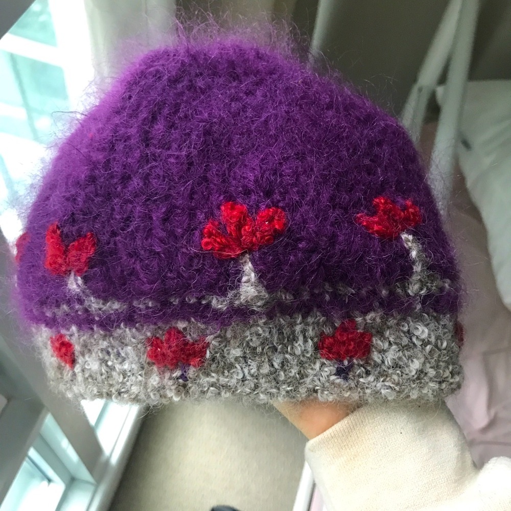 Vintage knit hat with cute flower details. Very warm!